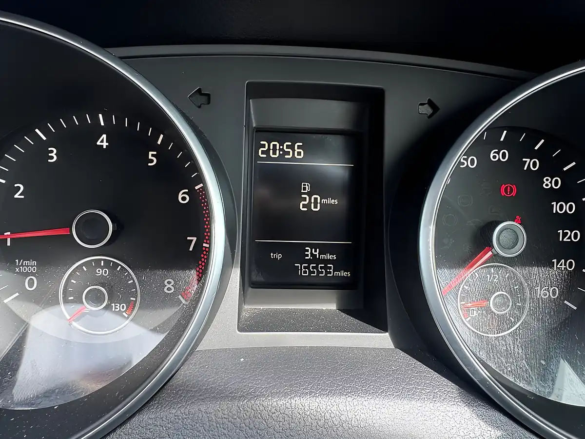 Used 2011 Volkswagen Golf S Silver - Interior and Exterior details 4