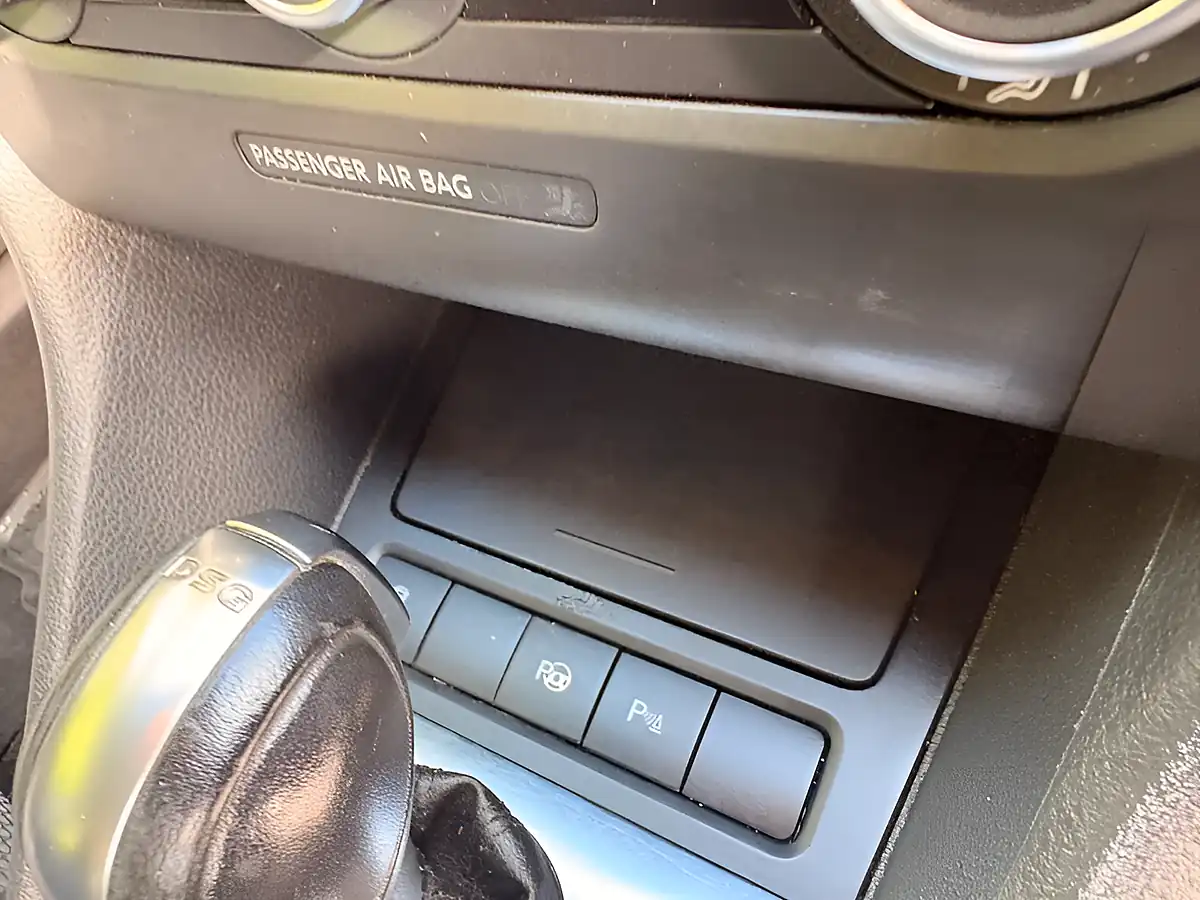 Used 2011 Volkswagen Golf Se Grey - Interior and Exterior details 16