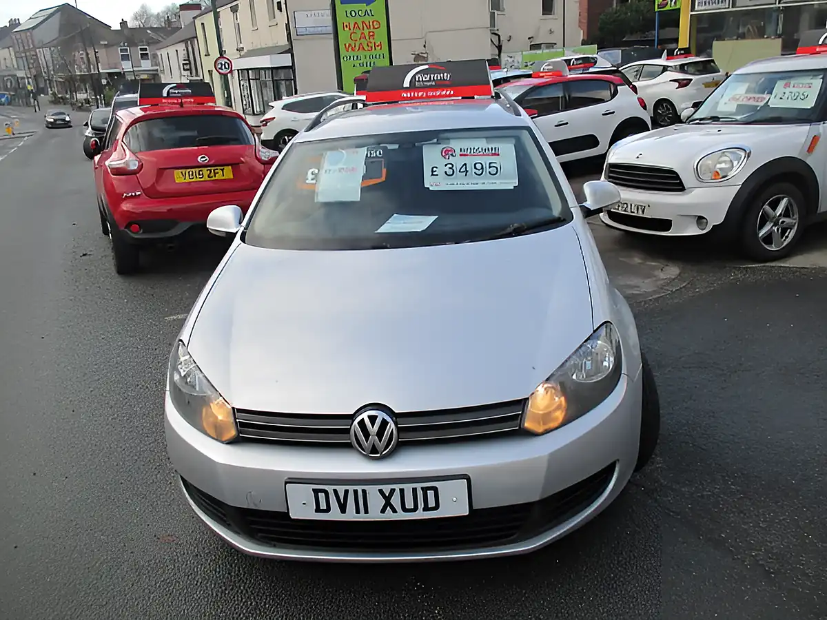 Used 2011 Volkswagen Golf Se Silver - Front View