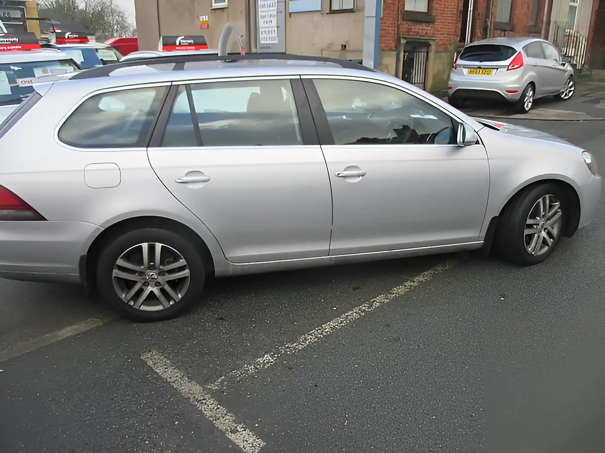 Used 2011 Volkswagen Golf Se Silver - Interior and Exterior details 5