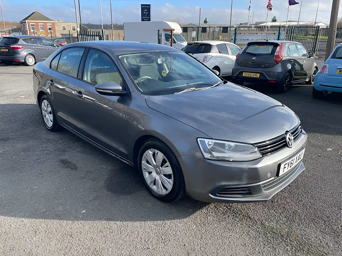 Used 2011 Volkswagen Jetta Bluemotion Tech S Grey - Front View