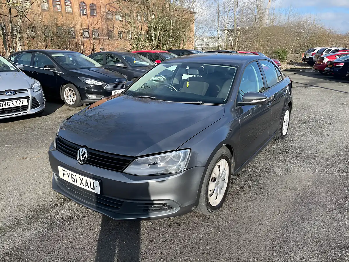 Used 2011 Volkswagen Jetta Bluemotion Tech S Grey - Interior and Exterior details 3
