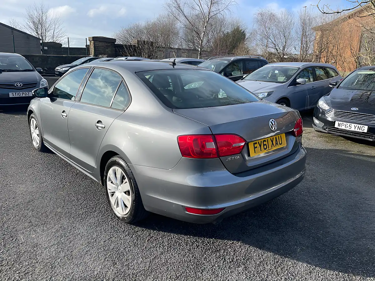 Used 2011 Volkswagen Jetta Bluemotion Tech S Grey - Interior and Exterior details 4
