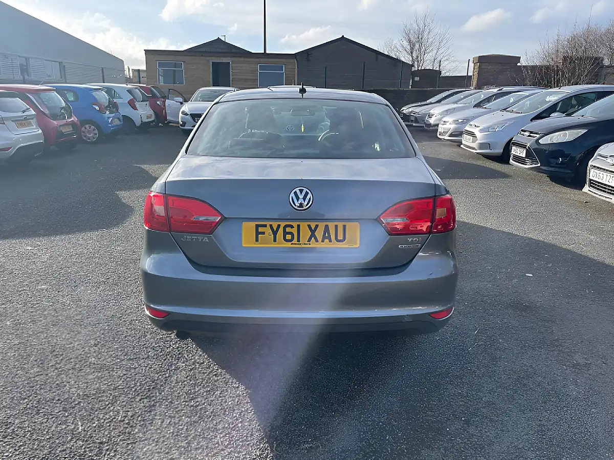 Used 2011 Volkswagen Jetta Bluemotion Tech S Grey - Interior and Exterior details 6
