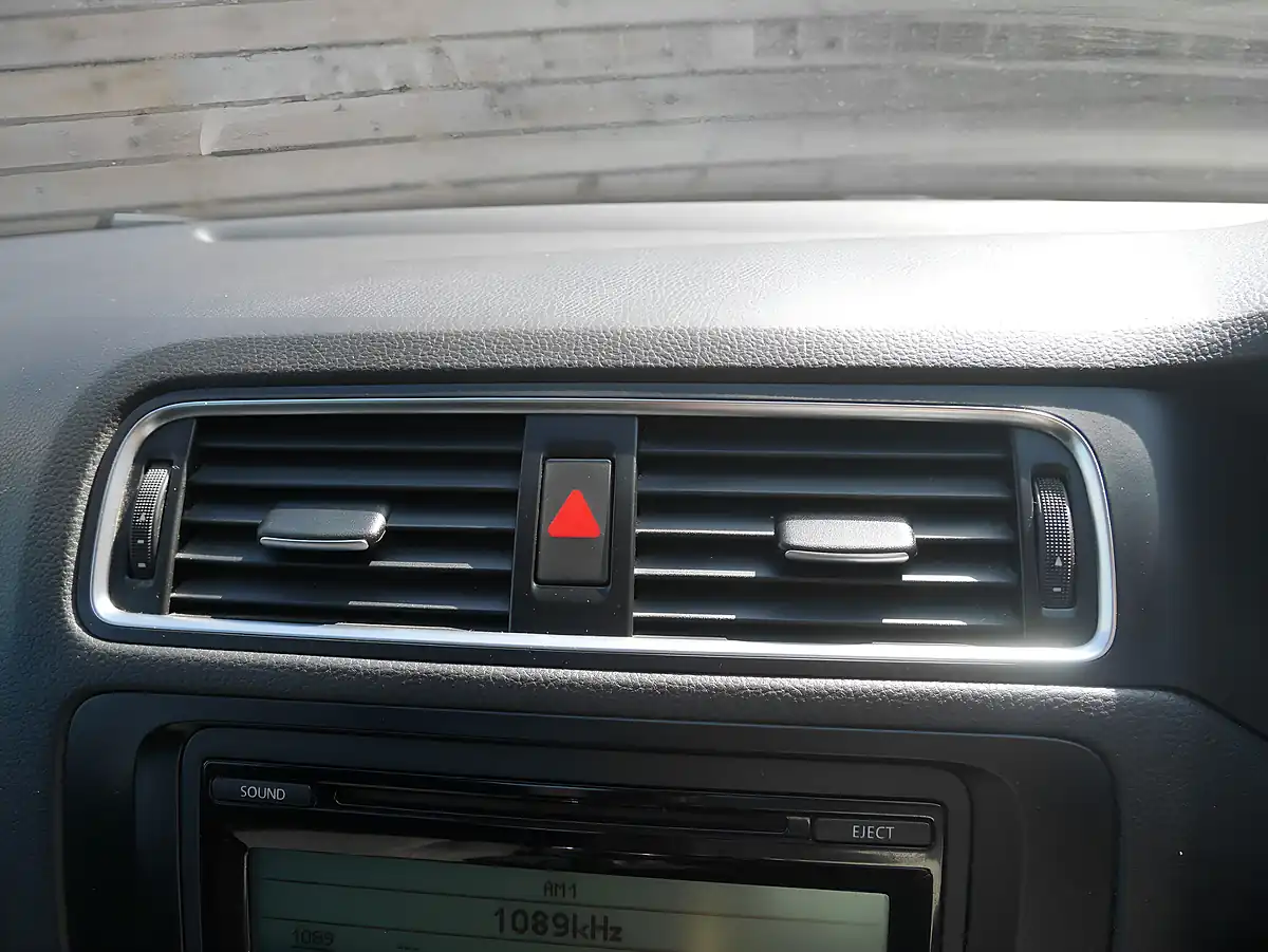 Used 2011 Volkswagen Jetta Se Reflex Silver - Interior and Exterior details 14