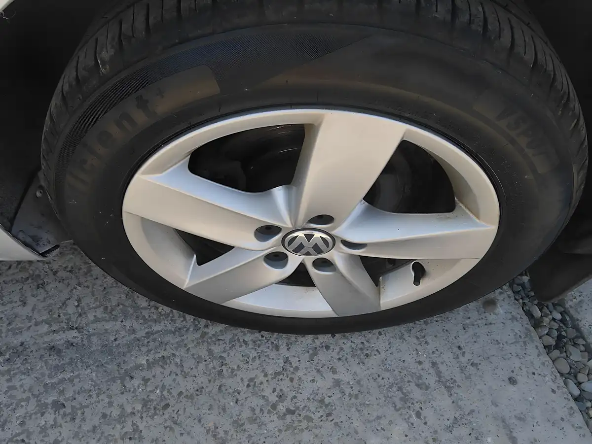 Used 2011 Volkswagen Jetta Se Reflex Silver - Interior and Exterior details 19