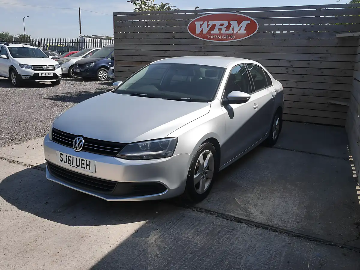 Used 2011 Volkswagen Jetta Se Reflex Silver - Interior and Exterior details 5