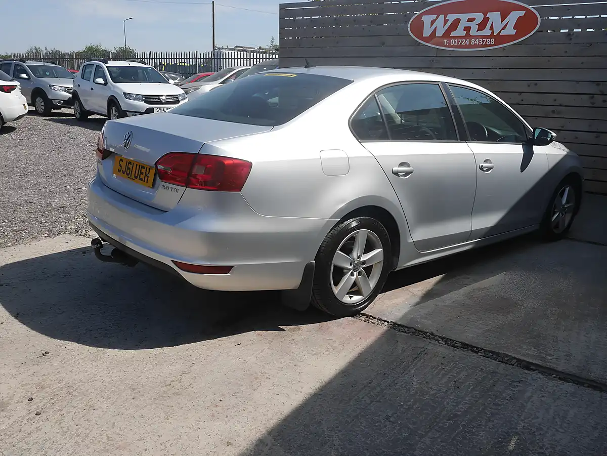 Used 2011 Volkswagen Jetta Se Reflex Silver - Interior and Exterior details 9