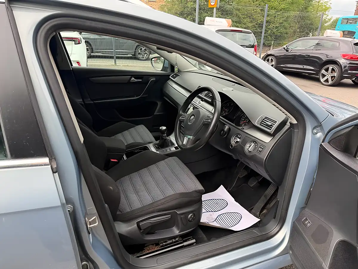 Used 2011 Volkswagen Passat Bluemotion Tech Sport Grey - Interior and Exterior details 7