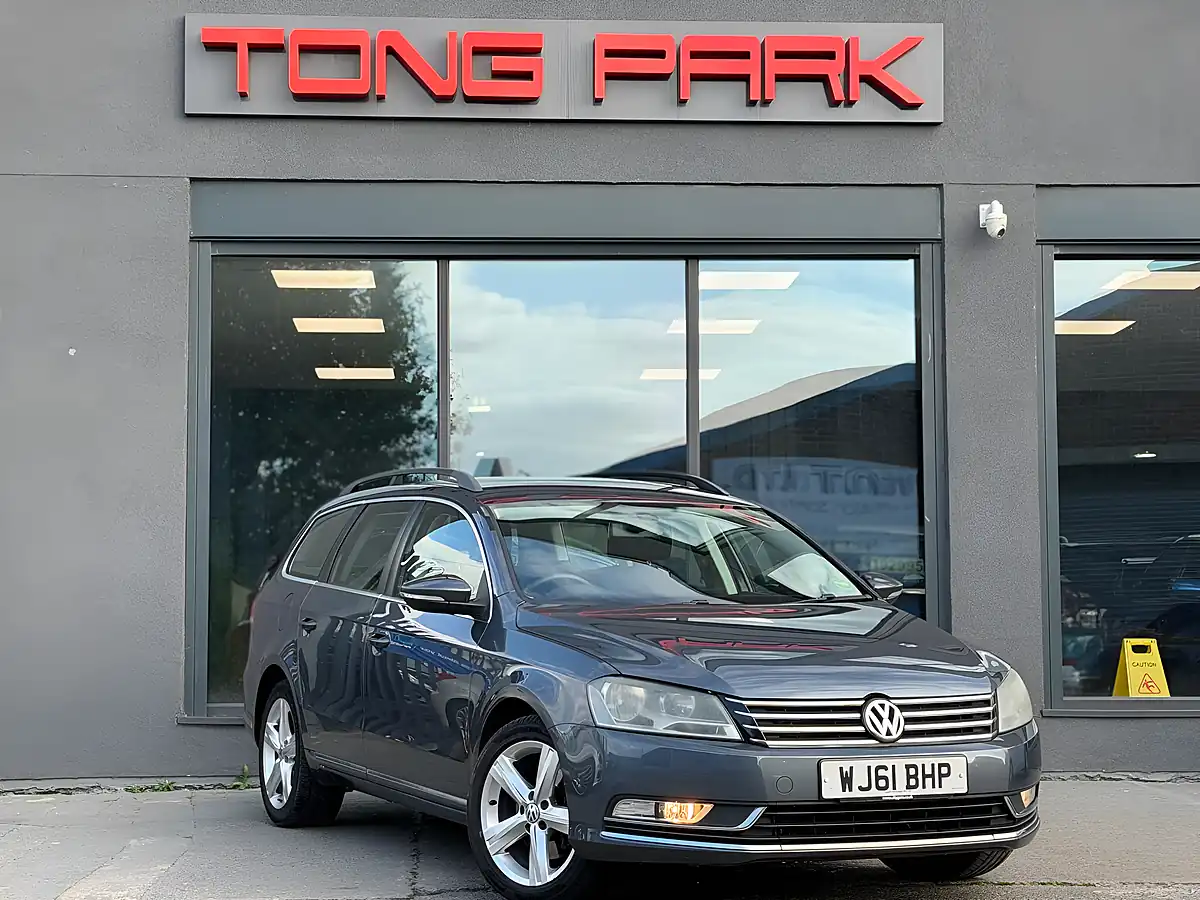 Used 2011 Volkswagen Passat Se Grey - Front View