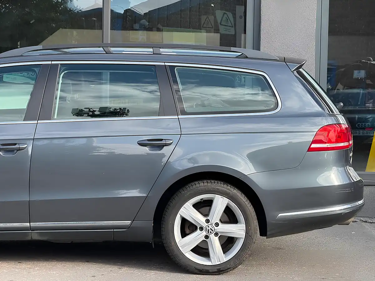 Used 2011 Volkswagen Passat Se Grey - Interior and Exterior details 10