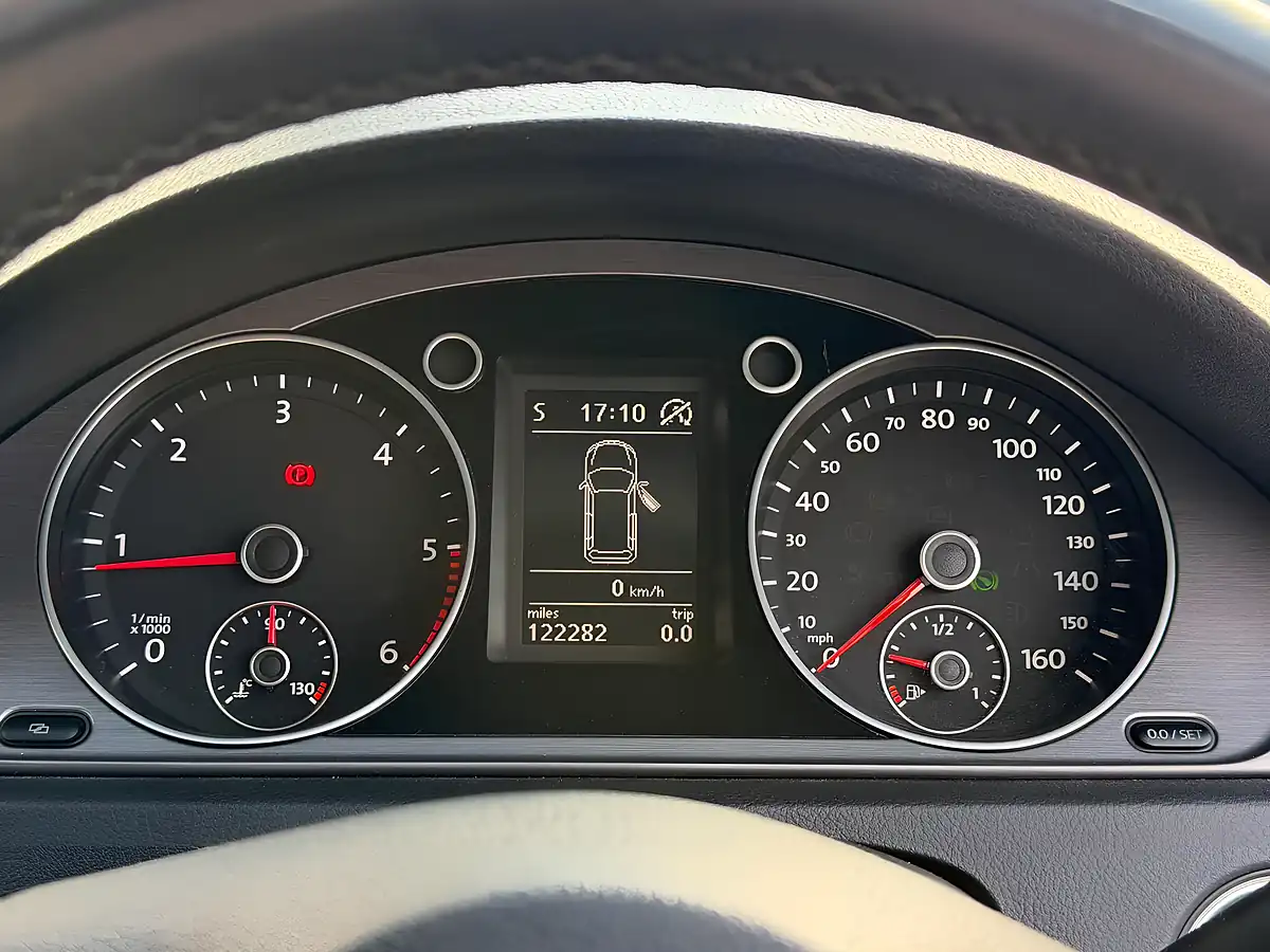 Used 2011 Volkswagen Passat Se Grey - Interior and Exterior details 15