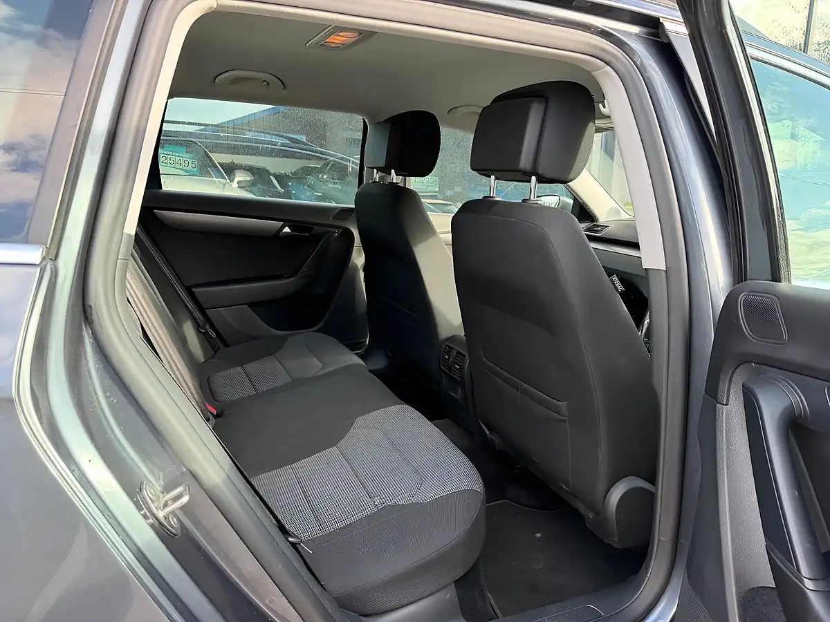 Used 2011 Volkswagen Passat Se Grey - Interior and Exterior details 17