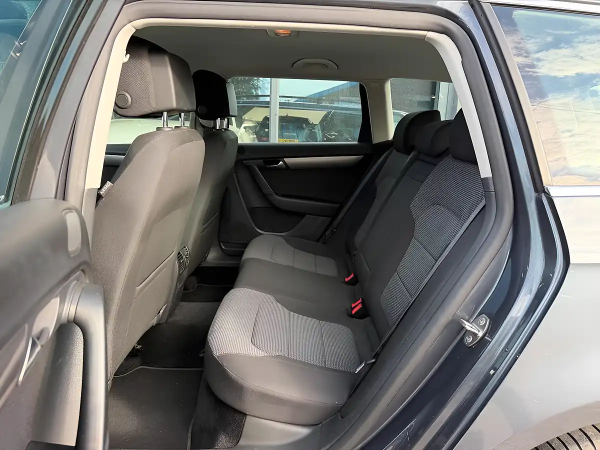Used 2011 Volkswagen Passat Se Grey - Interior and Exterior details 18