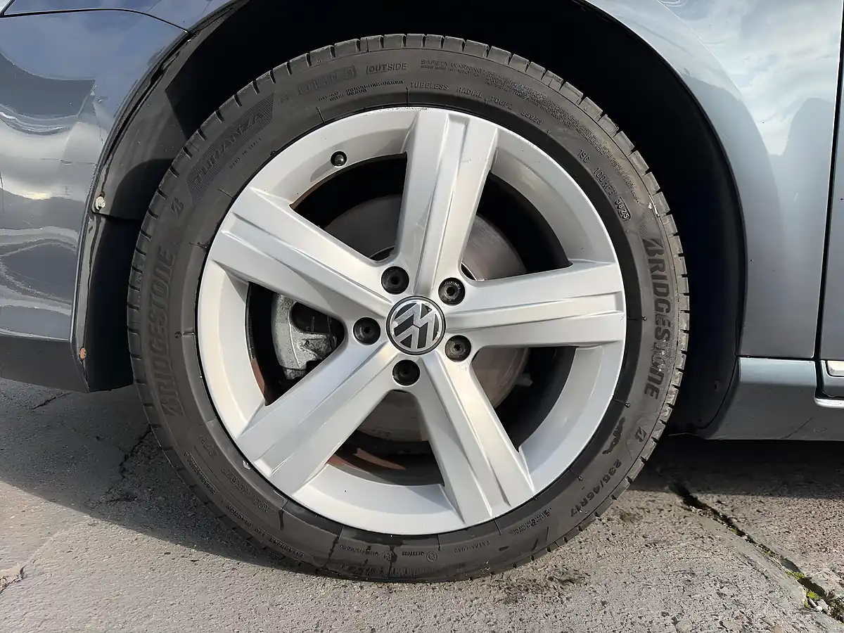 Used 2011 Volkswagen Passat Se Grey - Interior and Exterior details 19