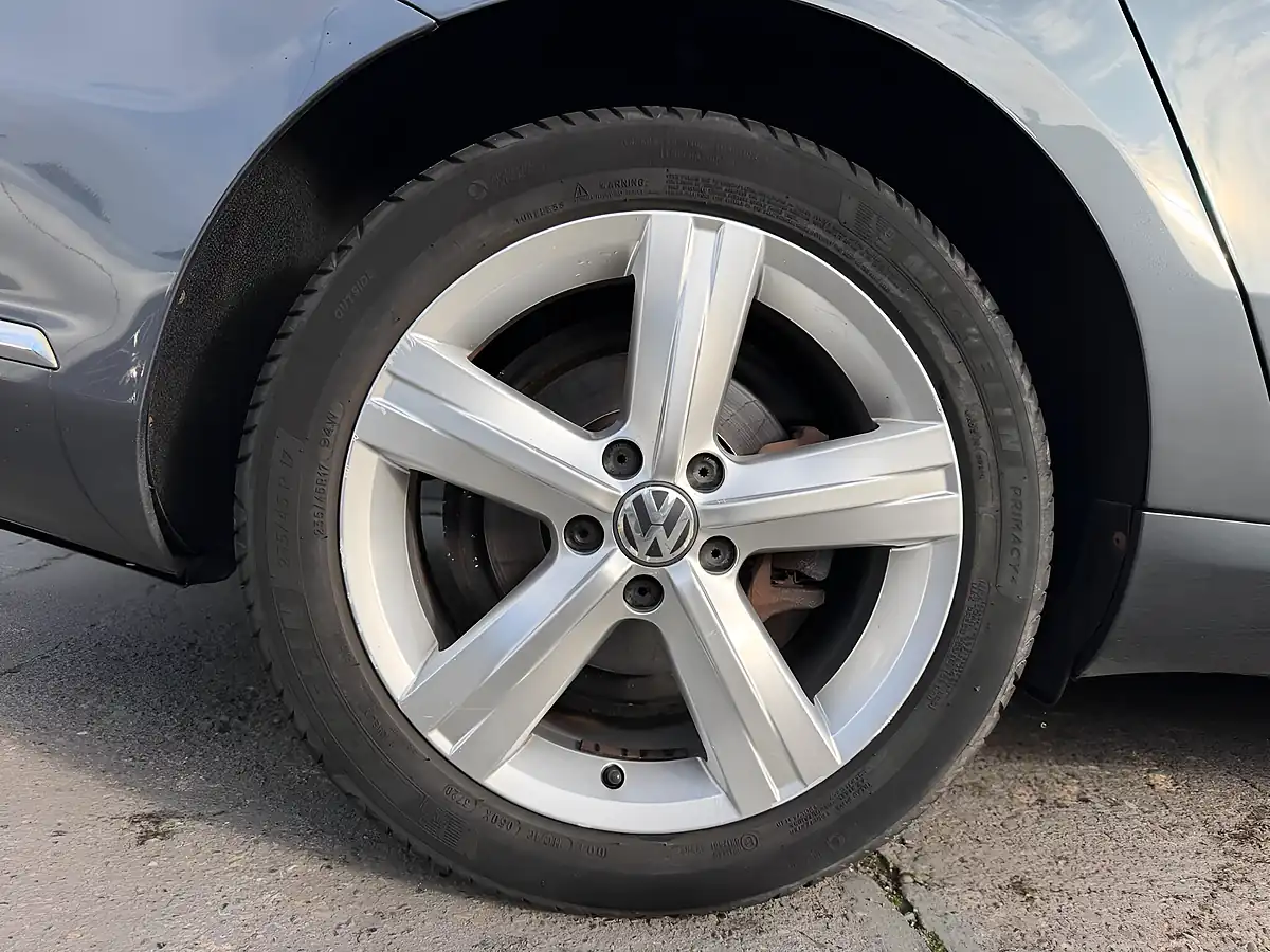 Used 2011 Volkswagen Passat Se Grey - Interior and Exterior details 20