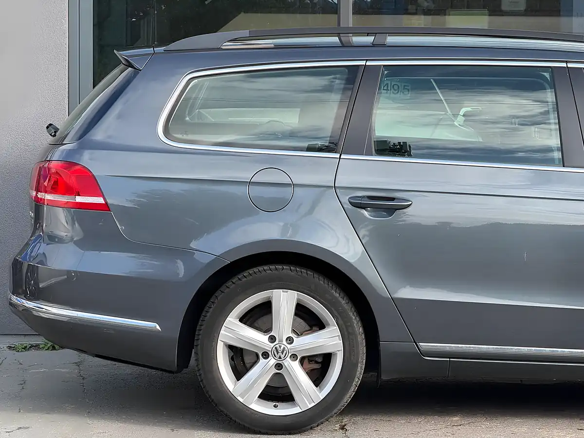 Used 2011 Volkswagen Passat Se Grey - Interior and Exterior details 7