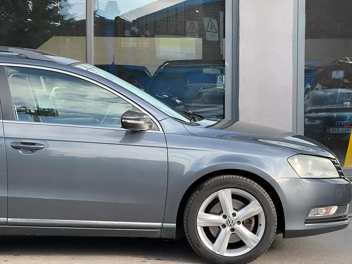 Used 2011 Volkswagen Passat Se Grey - Interior and Exterior details 8