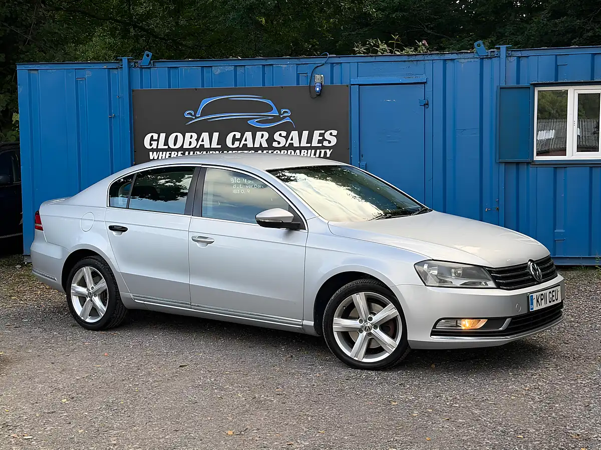 Used 2011 Volkswagen Passat Se Silver - Interior and Exterior details 10