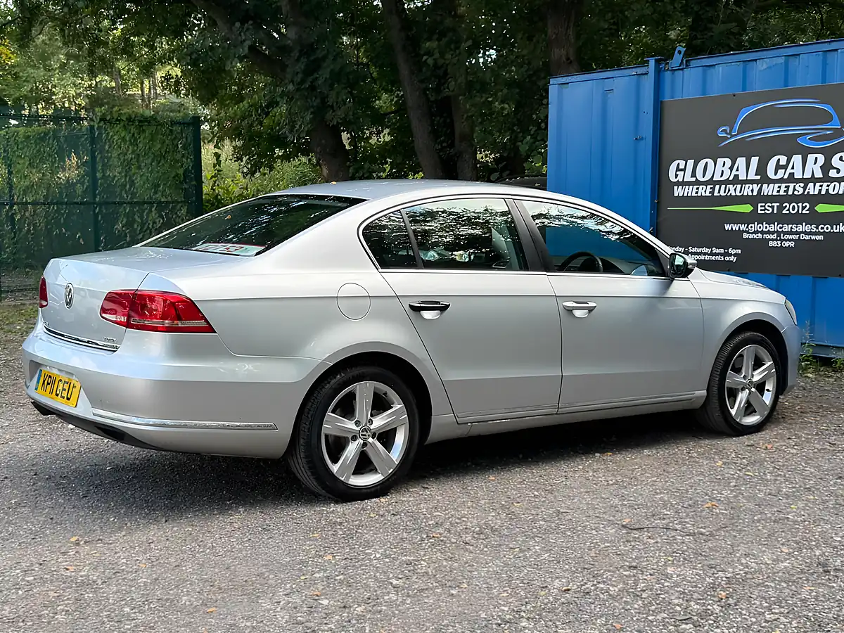 Used 2011 Volkswagen Passat Se Silver - Interior and Exterior details 13