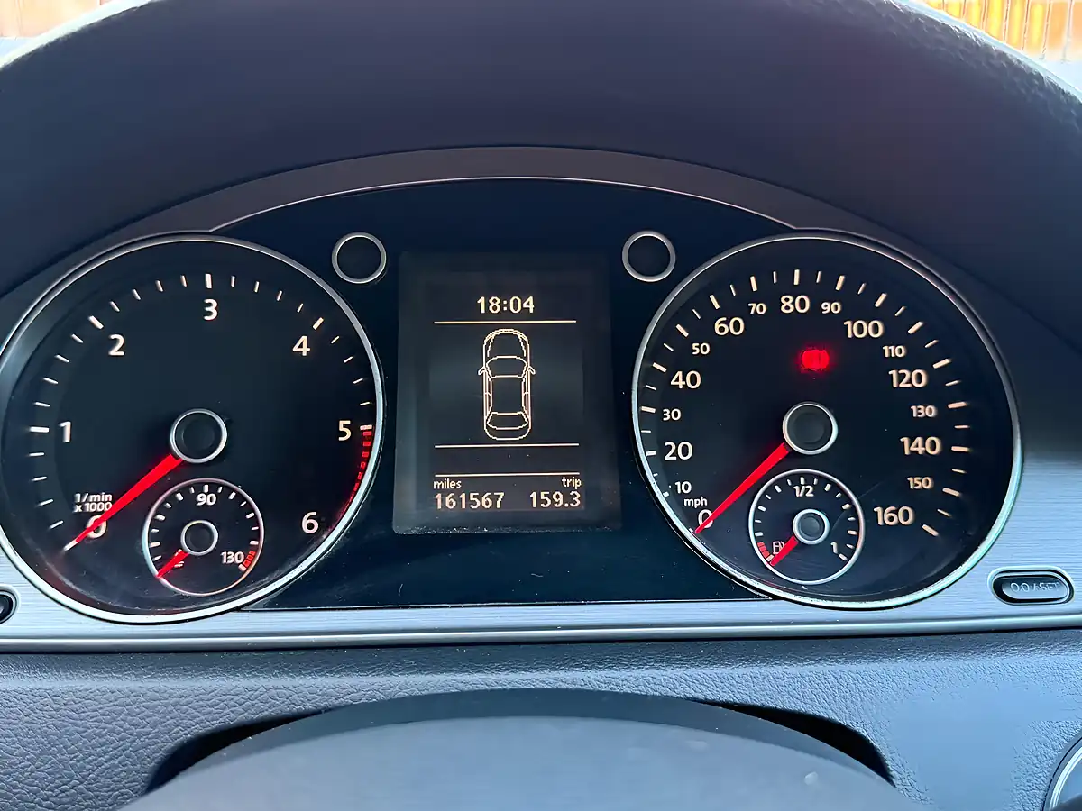 Used 2011 Volkswagen Passat Se Silver - Interior and Exterior details 19