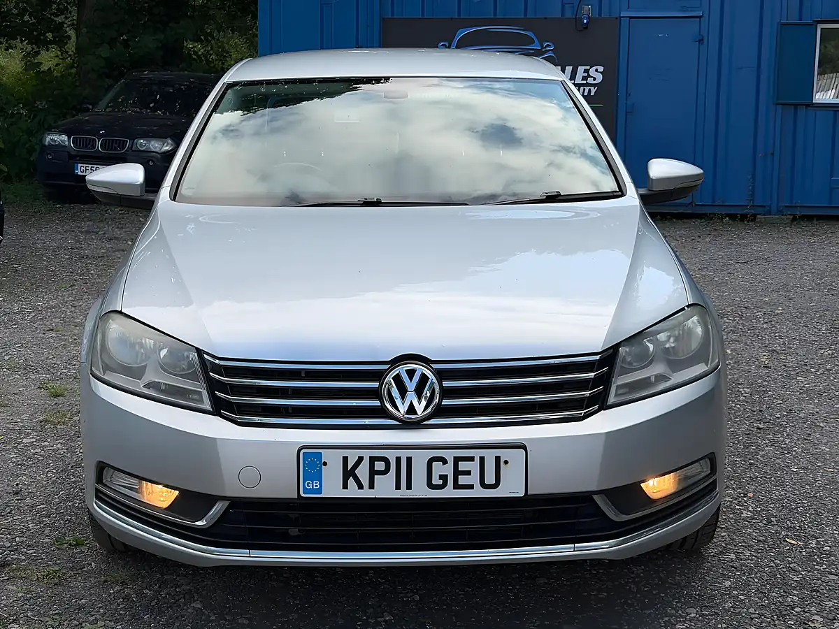 Used 2011 Volkswagen Passat Se Silver - Interior and Exterior details 2