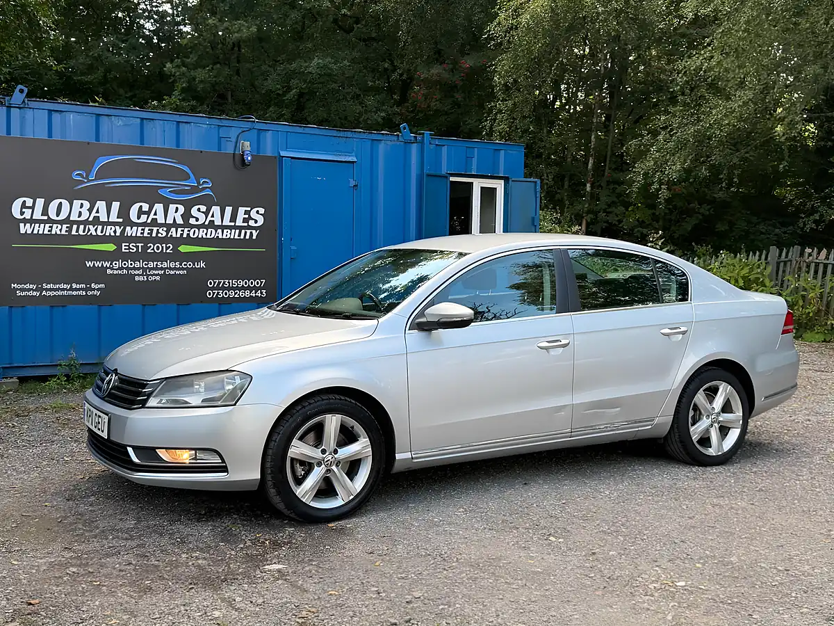 Used 2011 Volkswagen Passat Se Silver - Interior and Exterior details 3