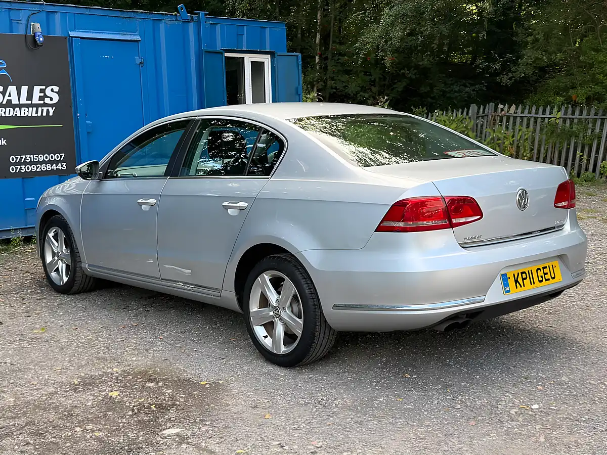 Used 2011 Volkswagen Passat Se Silver - Interior and Exterior details 4