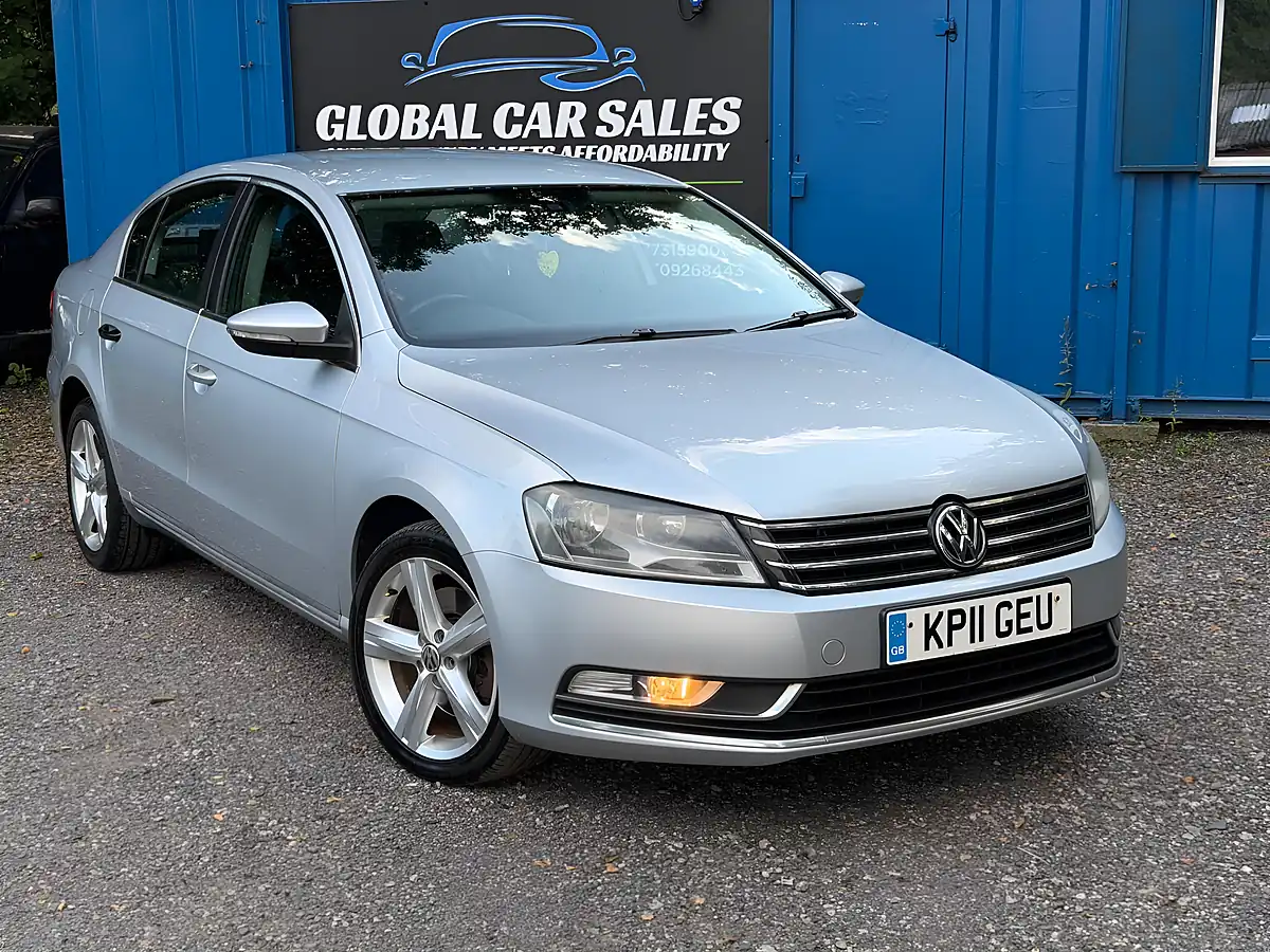 Used 2011 Volkswagen Passat Se Silver - Interior and Exterior details 7