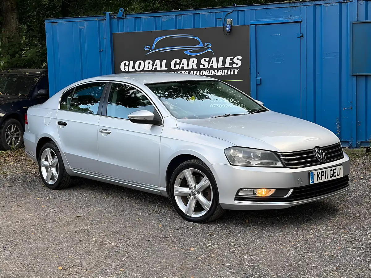 Used 2011 Volkswagen Passat Se Silver - Interior and Exterior details 8
