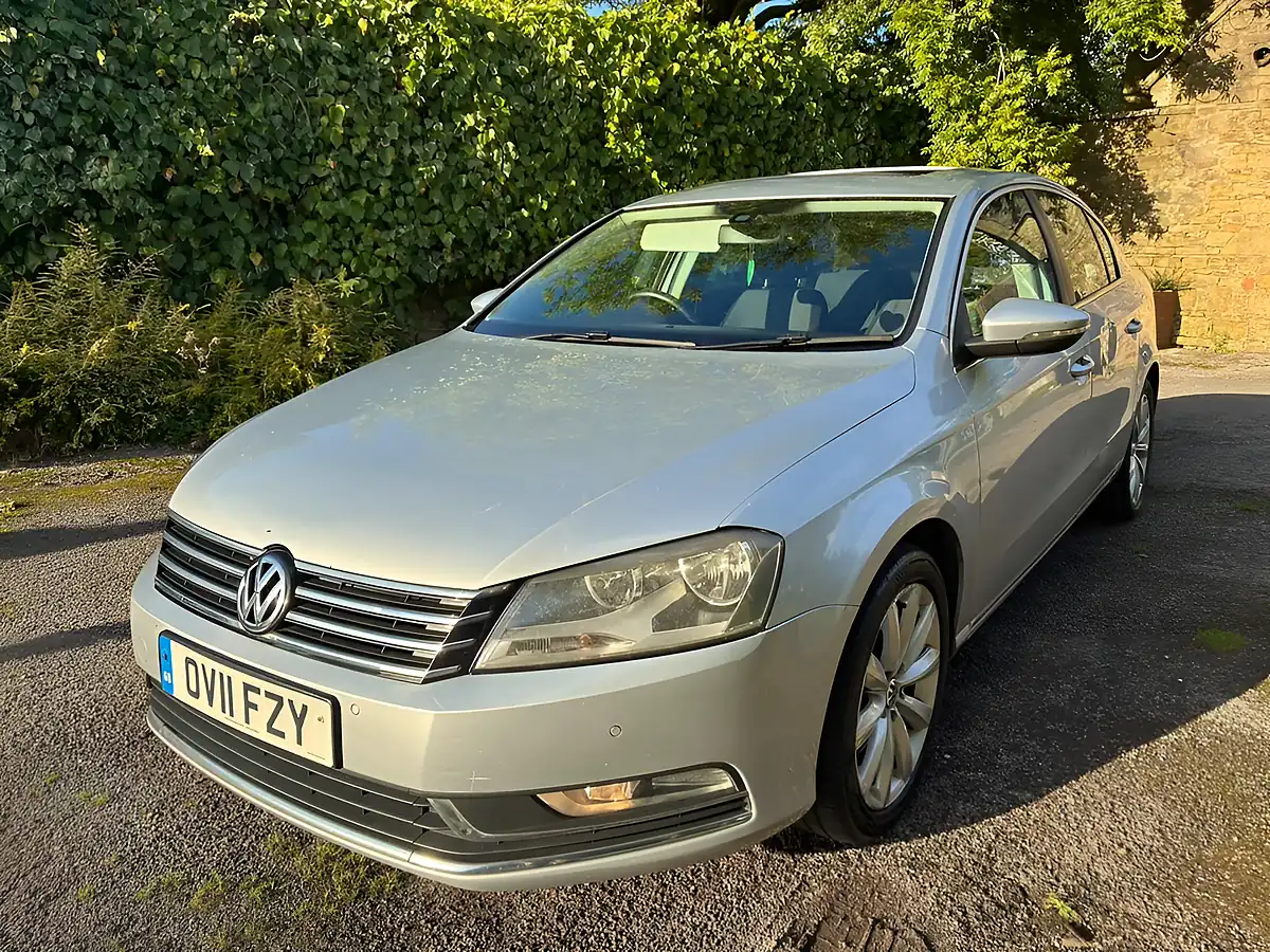 Used 2011 Volkswagen Passat Se Silver - Interior and Exterior details 10