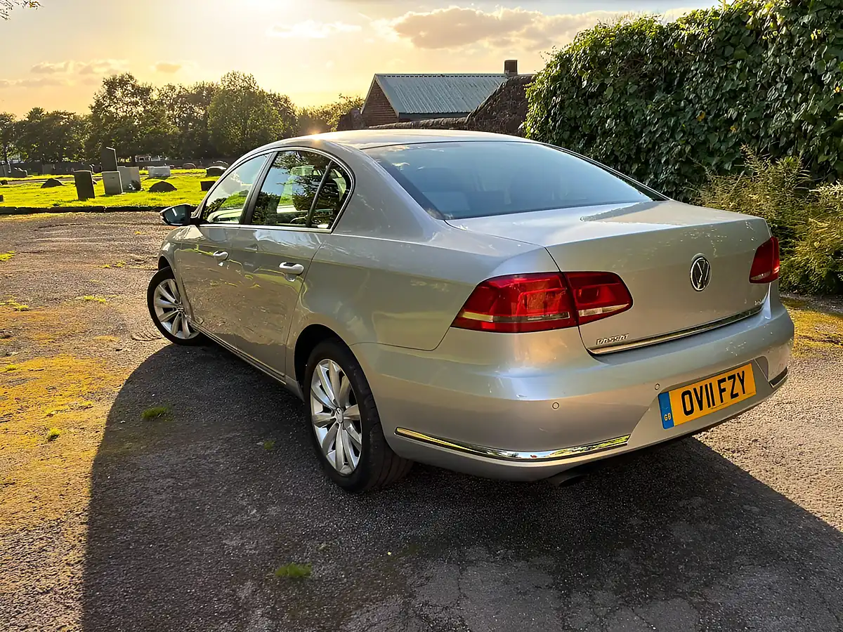 Used 2011 Volkswagen Passat Se Silver - Interior and Exterior details 11