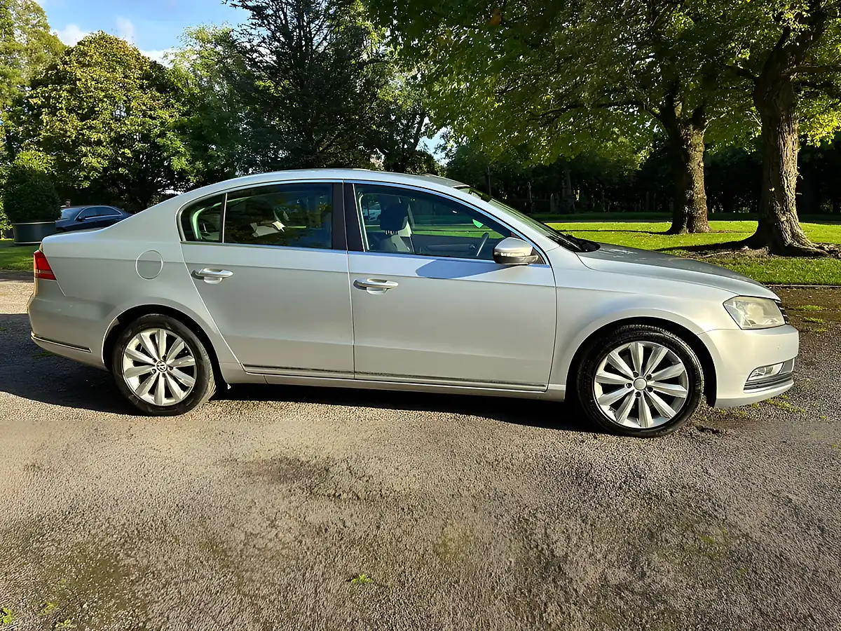 Used 2011 Volkswagen Passat Se Silver - Interior and Exterior details 12
