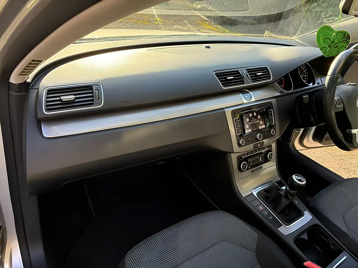 Used 2011 Volkswagen Passat Se Silver - Interior and Exterior details 13