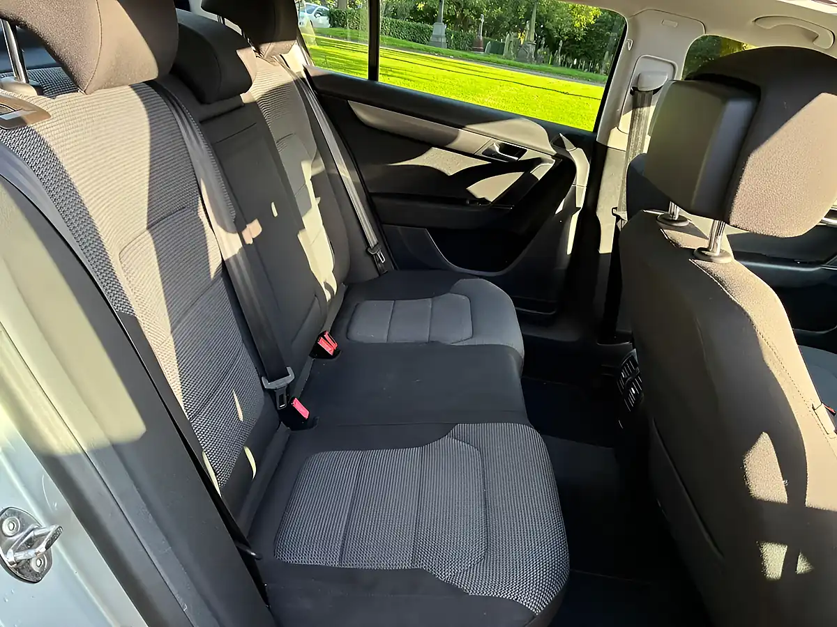 Used 2011 Volkswagen Passat Se Silver - Interior and Exterior details 14