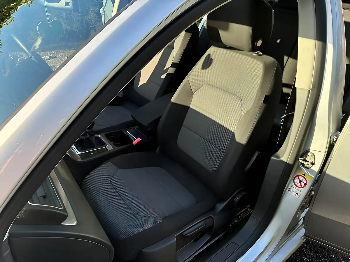 Used 2011 Volkswagen Passat Se Silver - Interior and Exterior details 19