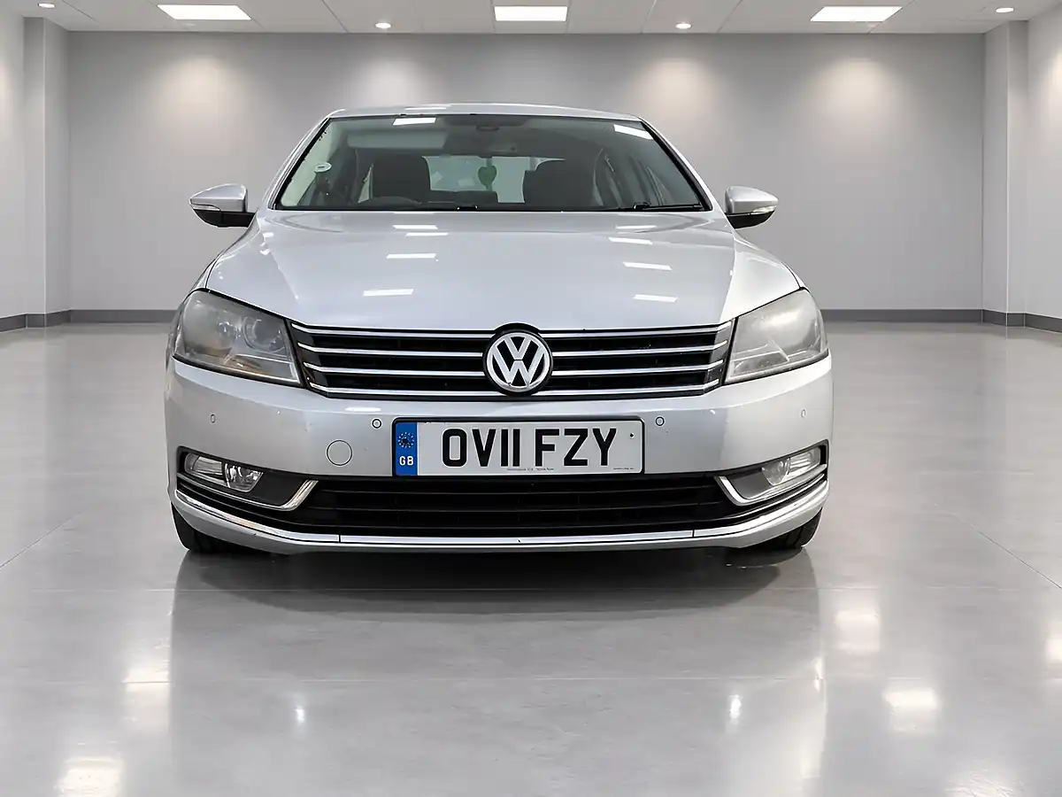 Used 2011 Volkswagen Passat Se Silver - Interior and Exterior details 2