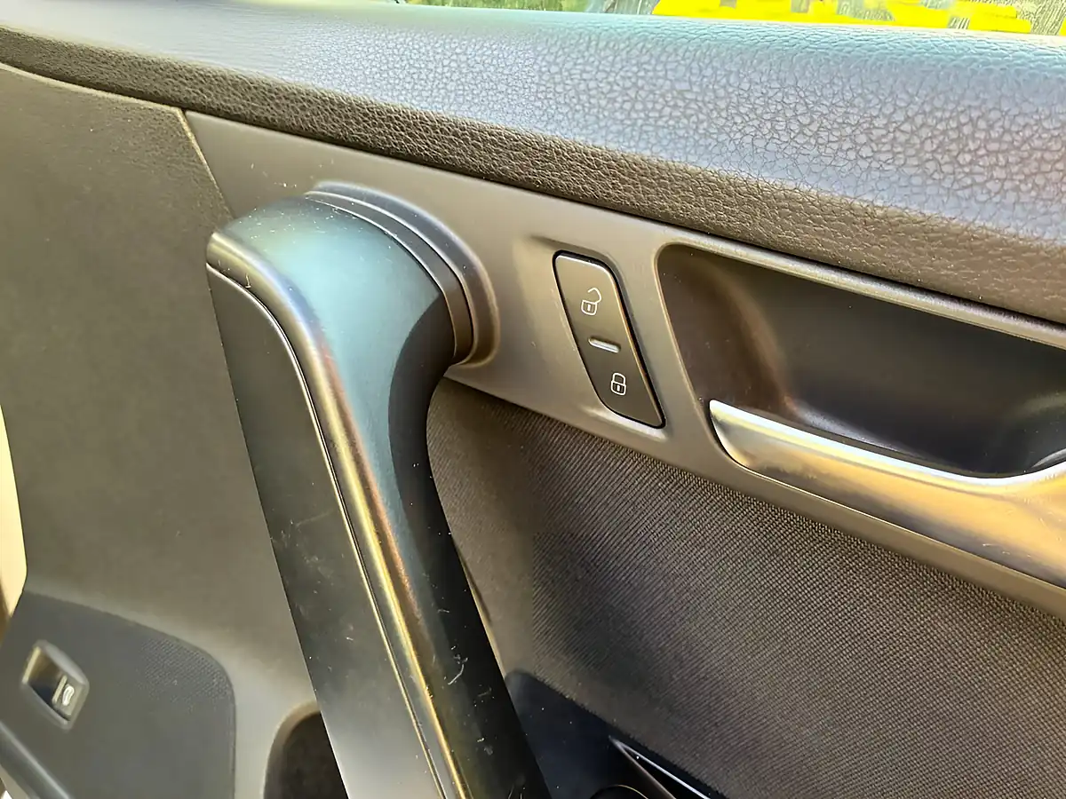 Used 2011 Volkswagen Passat Se Silver - Interior and Exterior details 20
