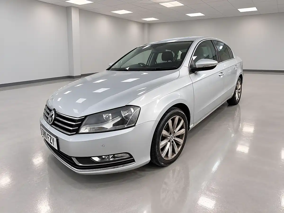 Used 2011 Volkswagen Passat Se Silver - Interior and Exterior details 3
