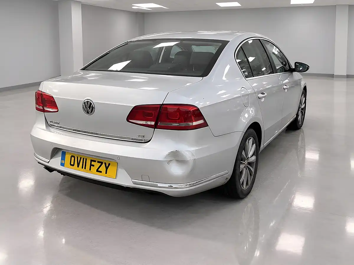 Used 2011 Volkswagen Passat Se Silver - Interior and Exterior details 6