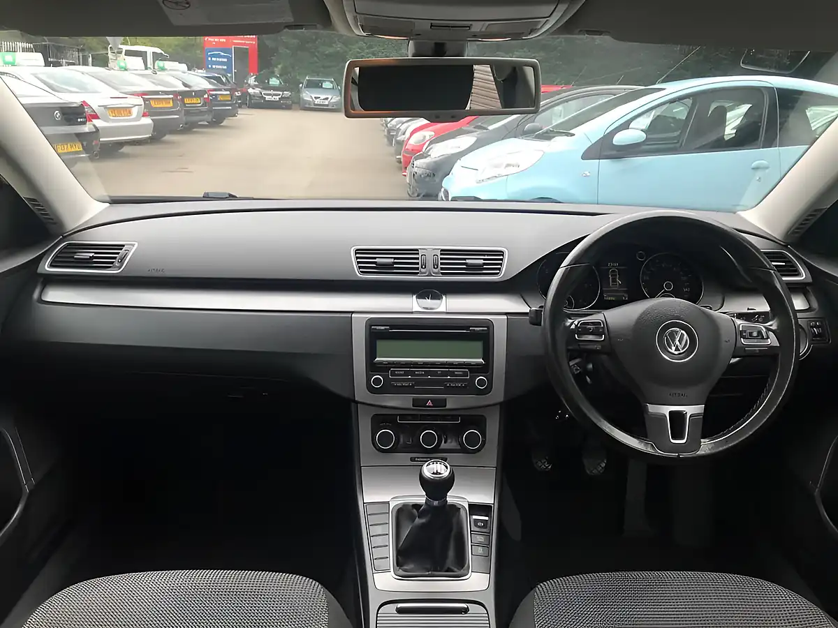 Used 2011 Volkswagen Passat Se Silver - Interior and Exterior details 10