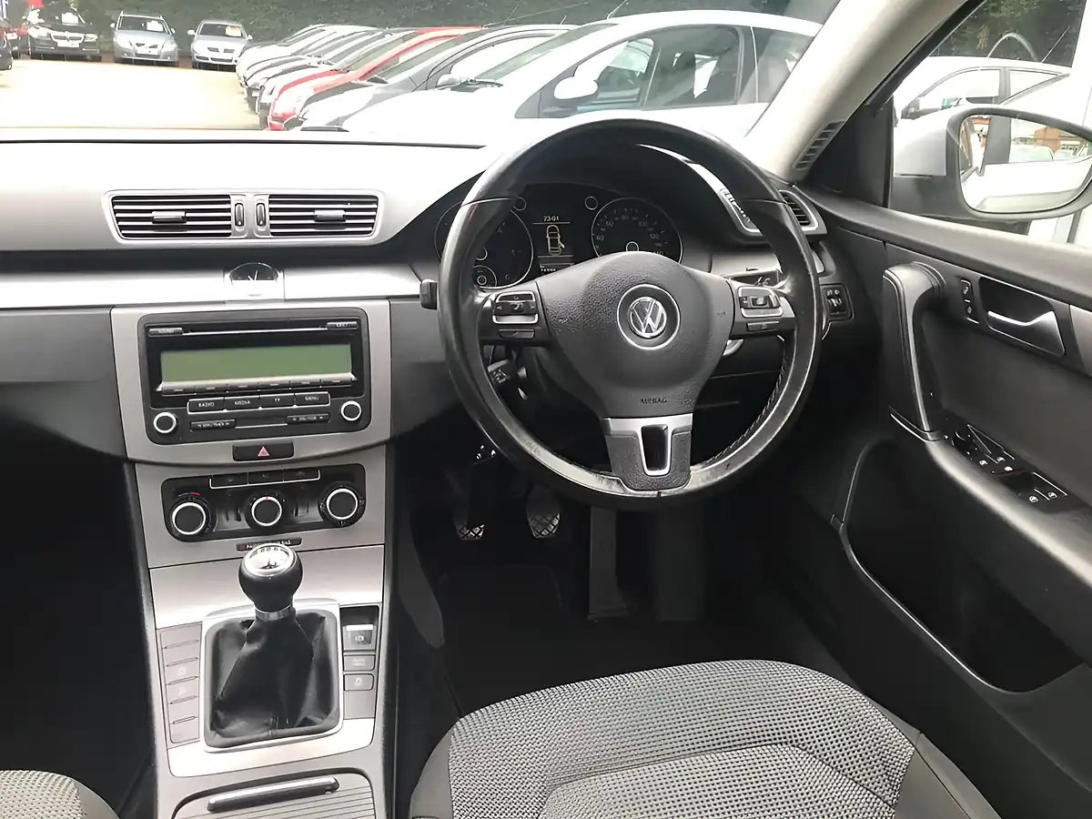Used 2011 Volkswagen Passat Se Silver - Interior and Exterior details 11