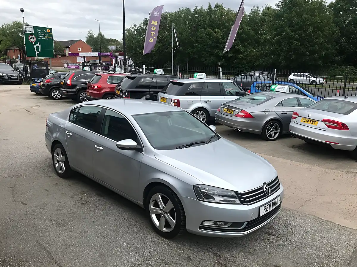 Used 2011 Volkswagen Passat Se Silver - Interior and Exterior details 16