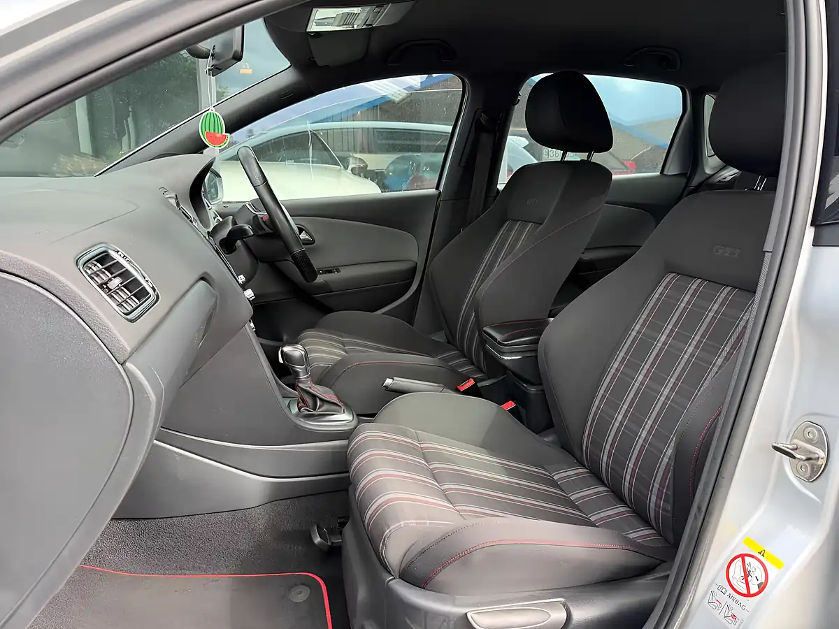 Used 2011 Volkswagen Polo GTI Silver - Interior and Exterior details 4
