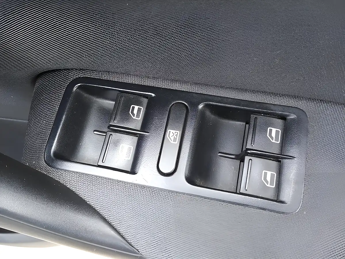 Used 2011 Volkswagen Polo Match Grey - Interior and Exterior details 15