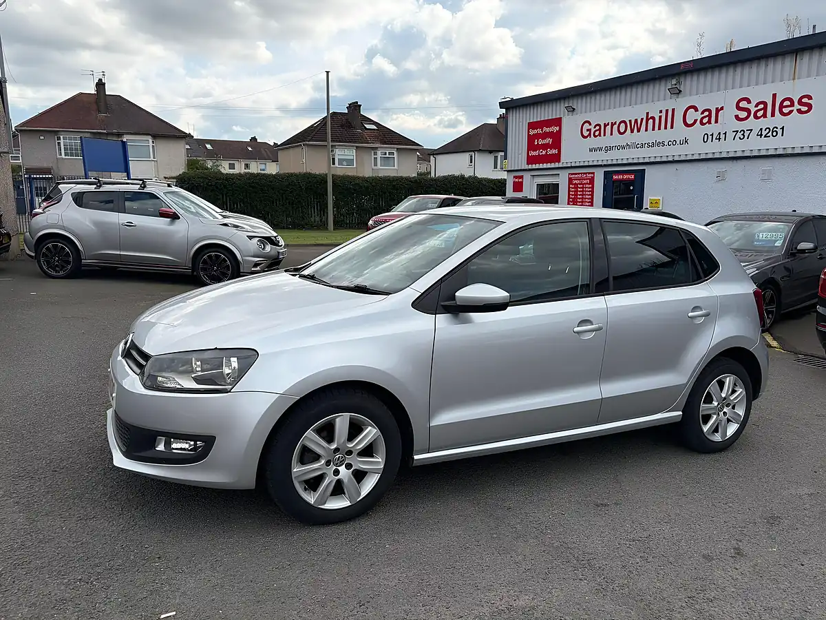 Used 2011 Volkswagen Polo Match Silver - Front View