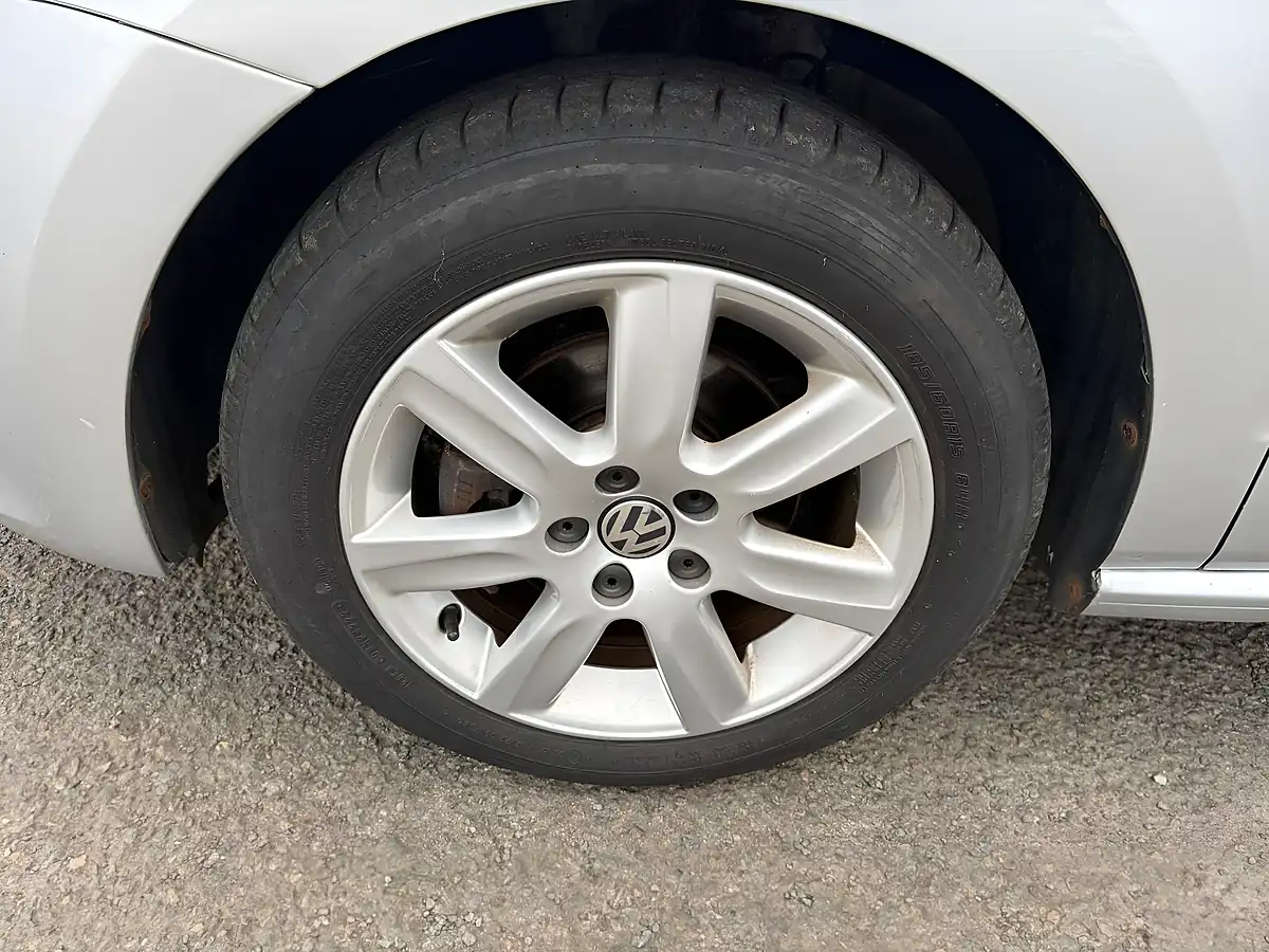 Used 2011 Volkswagen Polo Match Silver - Interior and Exterior details 10