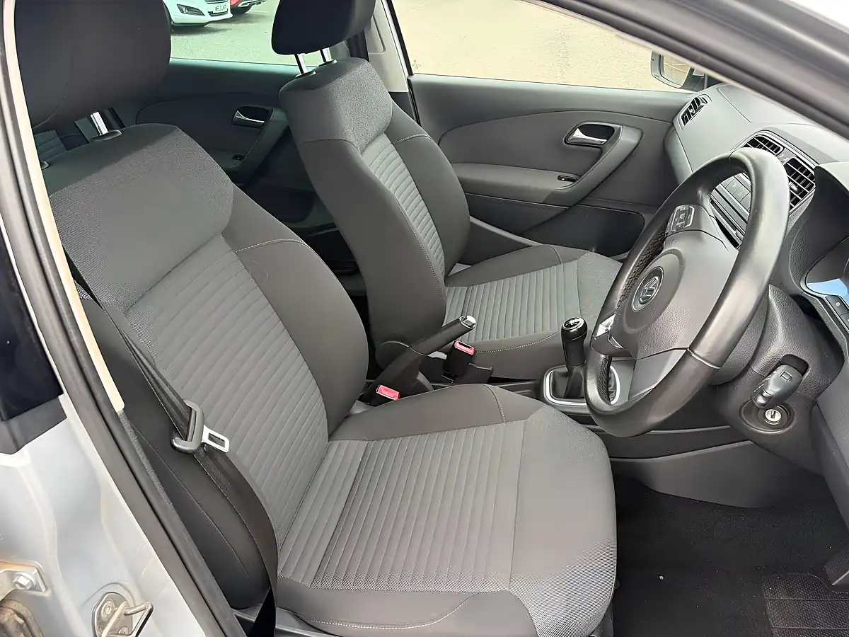 Used 2011 Volkswagen Polo Match Silver - Interior and Exterior details 15