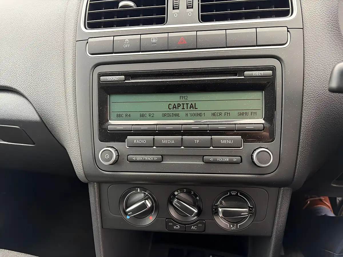 Used 2011 Volkswagen Polo Match Silver - Interior and Exterior details 16