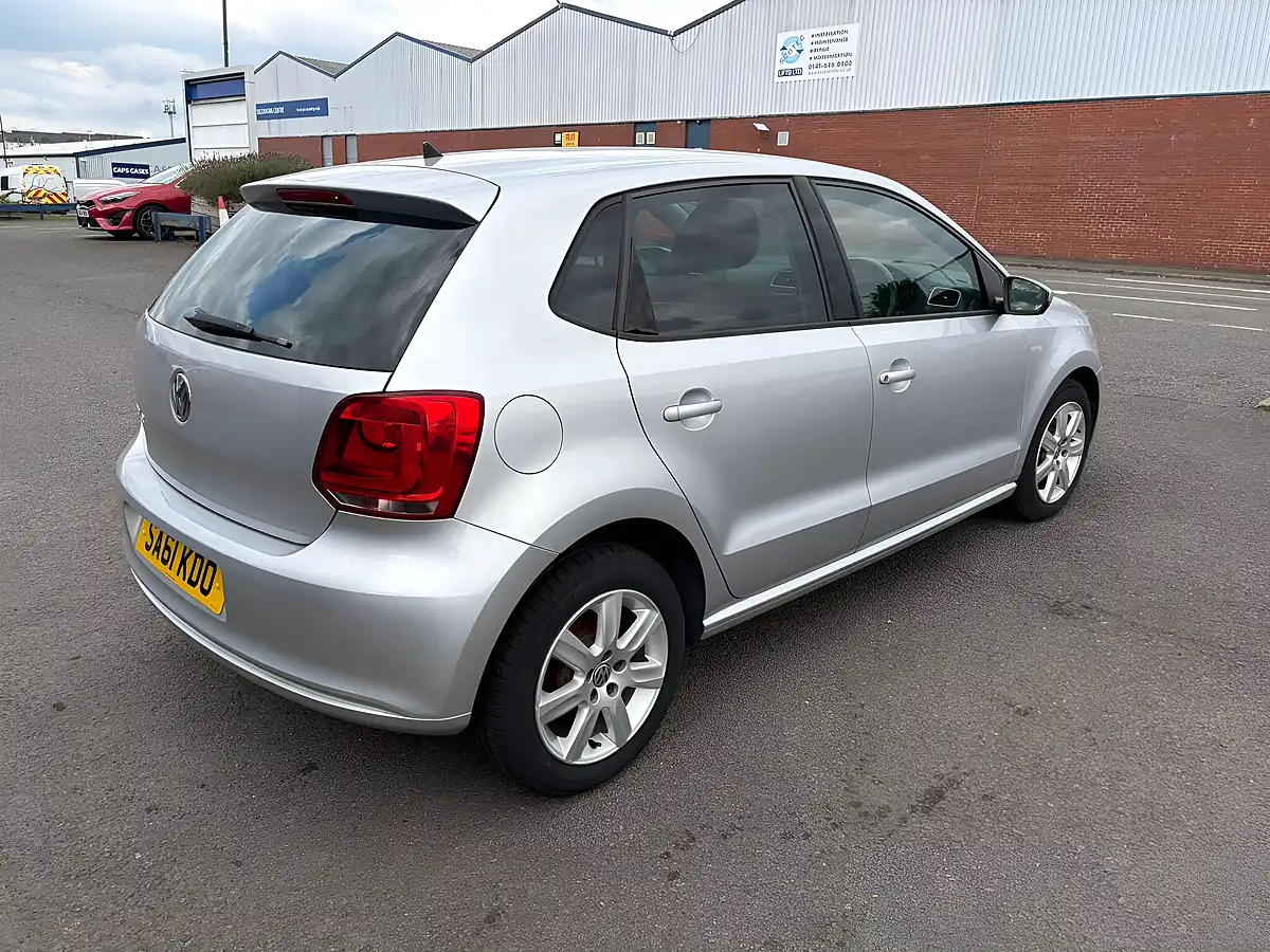 Used 2011 Volkswagen Polo Match Silver - Interior and Exterior details 5